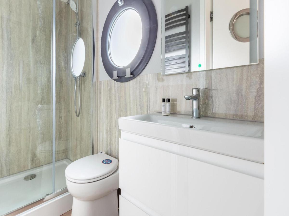Luxury Houseboat In Volendam Marina Otel Dış mekan fotoğraf