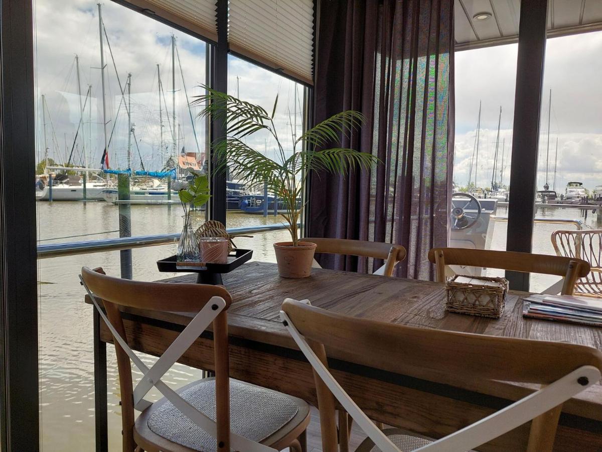 Luxury Houseboat In Volendam Marina Otel Dış mekan fotoğraf