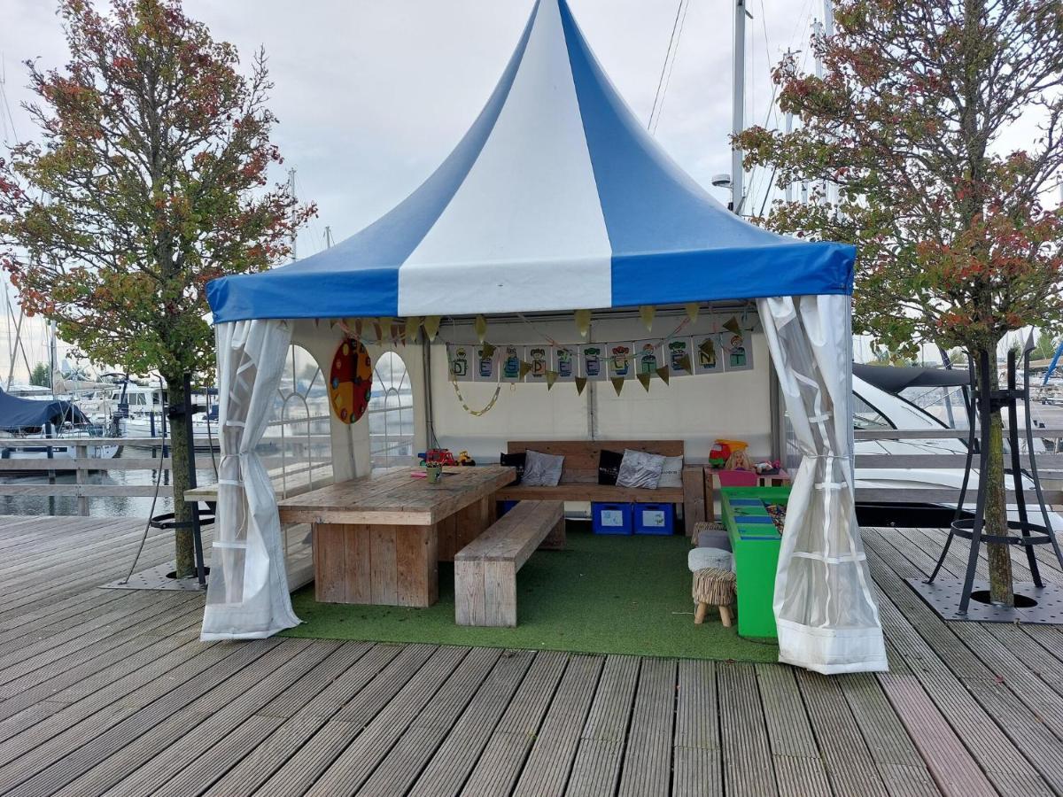 Luxury Houseboat In Volendam Marina Otel Dış mekan fotoğraf